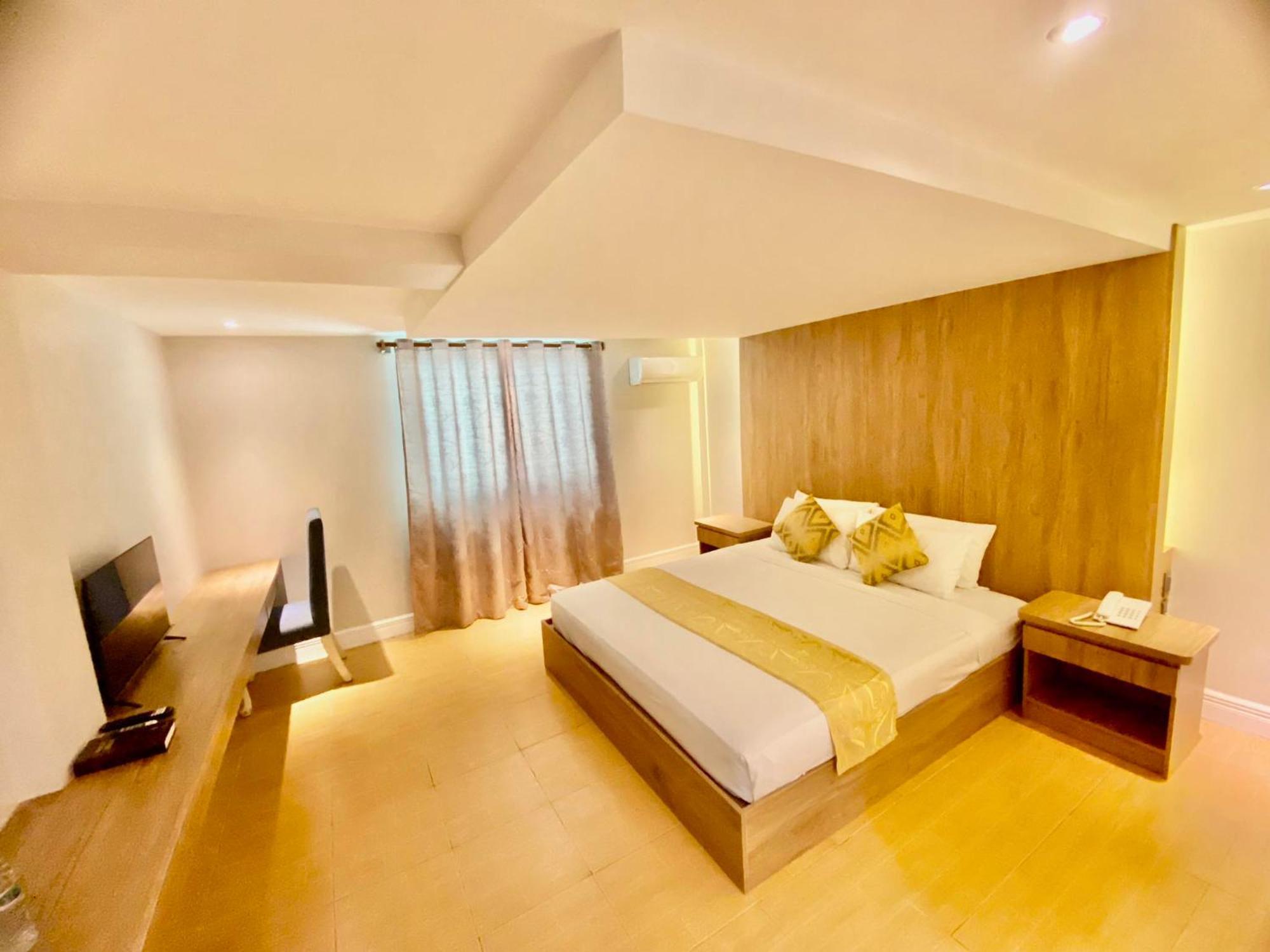 Hotel Euroasia By Bluebookers Angeles Eksteriør bilde