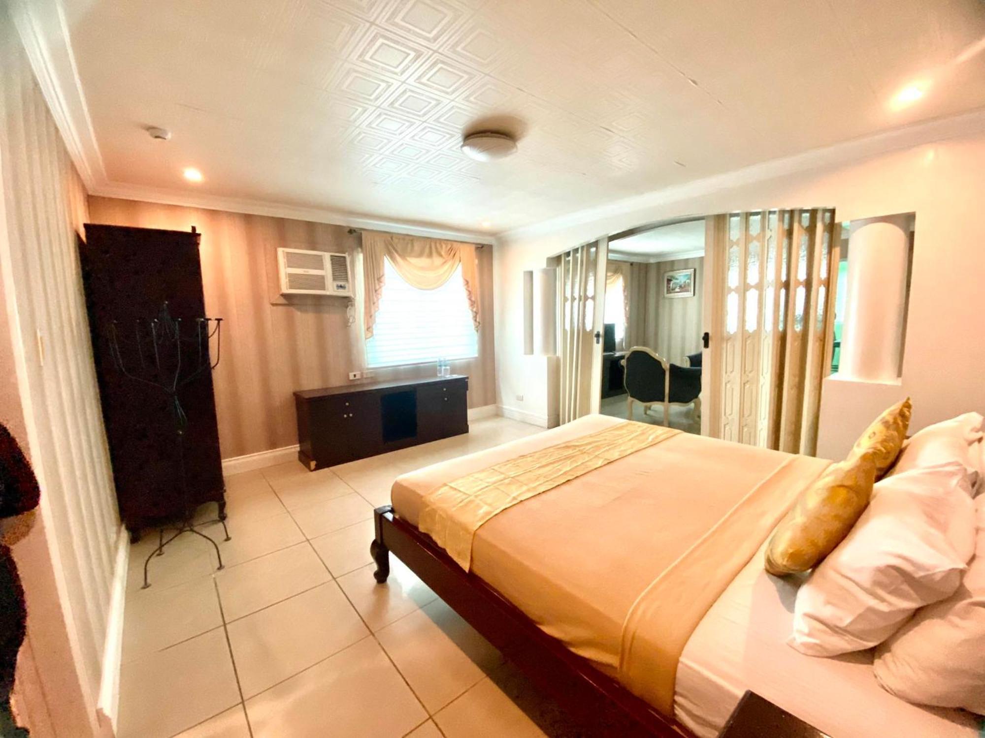 Hotel Euroasia By Bluebookers Angeles Eksteriør bilde