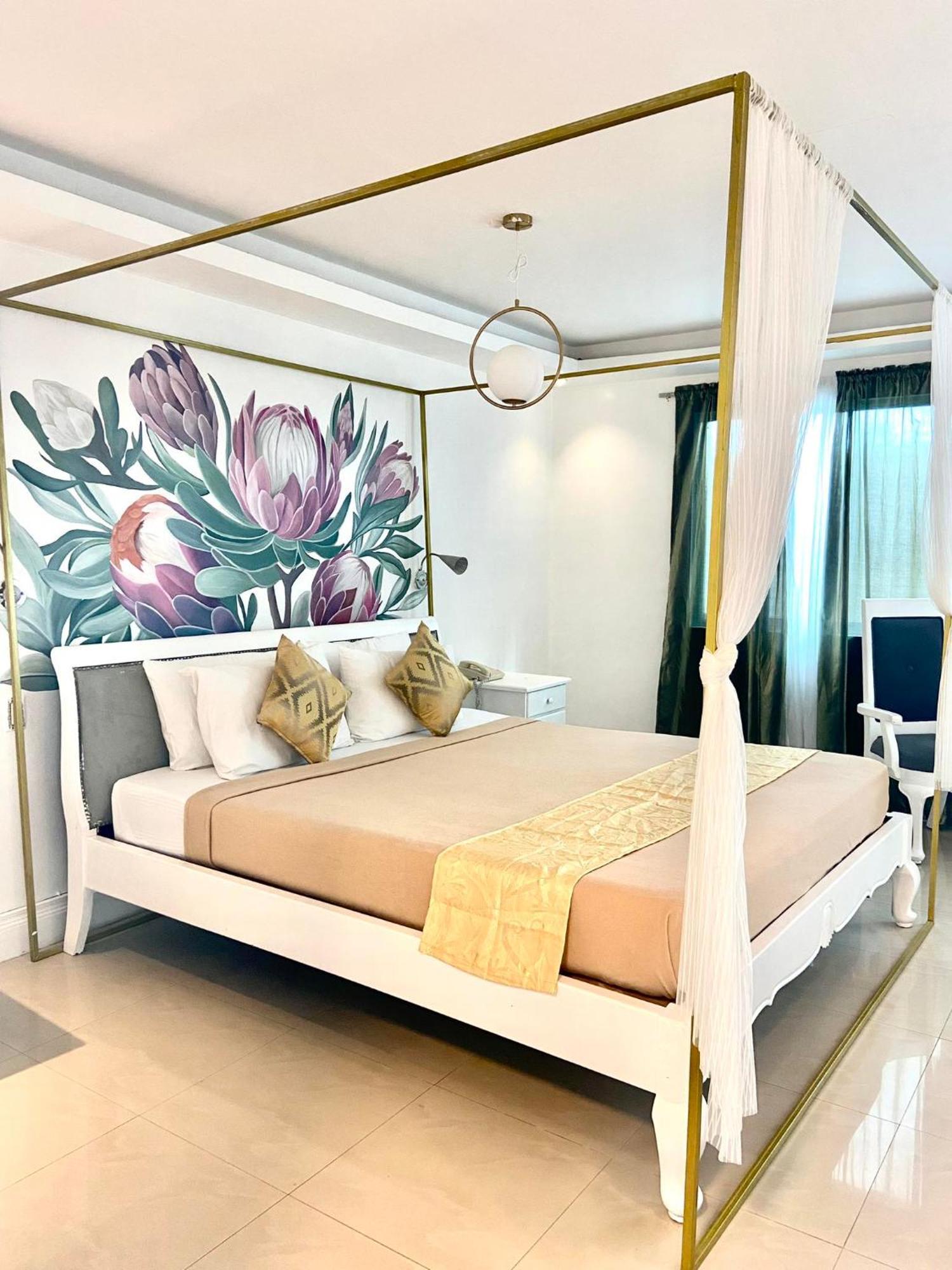 Hotel Euroasia By Bluebookers Angeles Eksteriør bilde